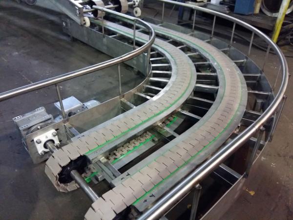 Ленточный пластинчатый двухпоточный конвейер